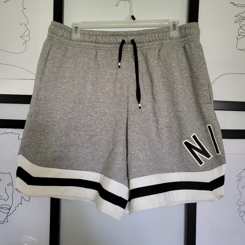 🔲 Nike Shorts